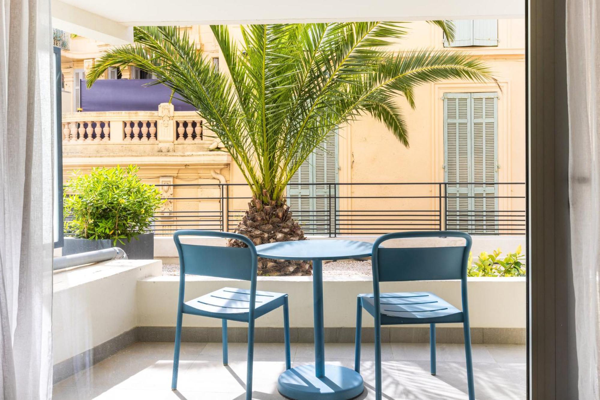 Studio Queen Suite Balcony