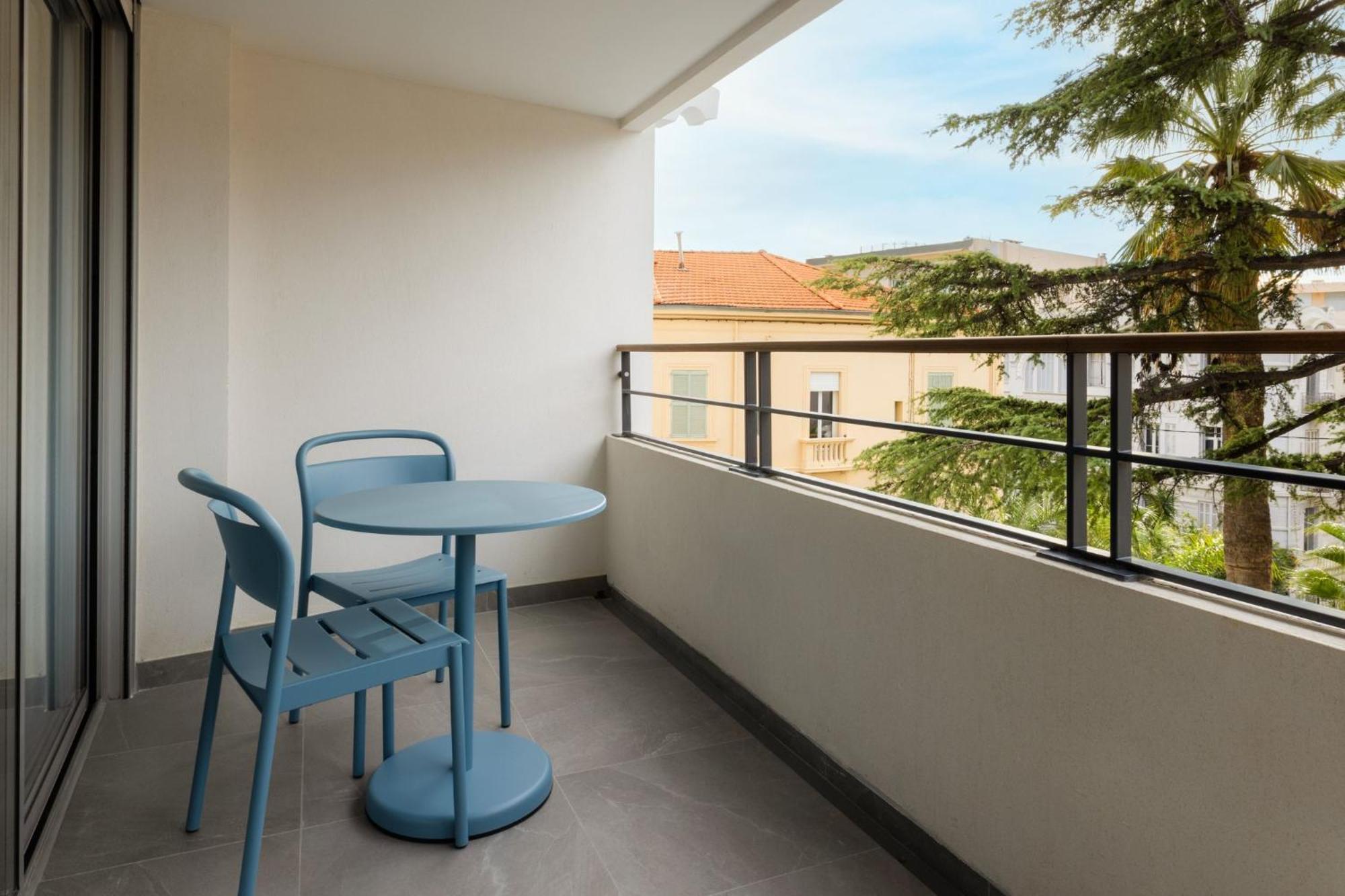 One-Bedroom Queen Suite Balcony